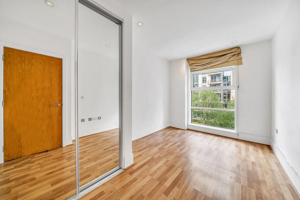 Apartment in London - View 3