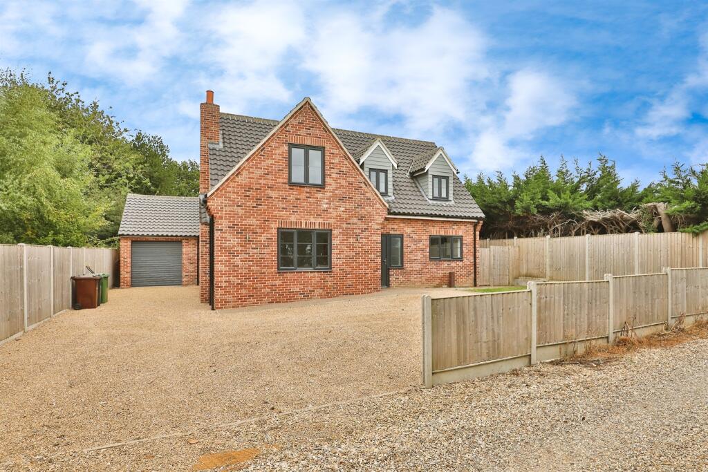 3-bed detached on Lynn Road, Swaffham, £350,000