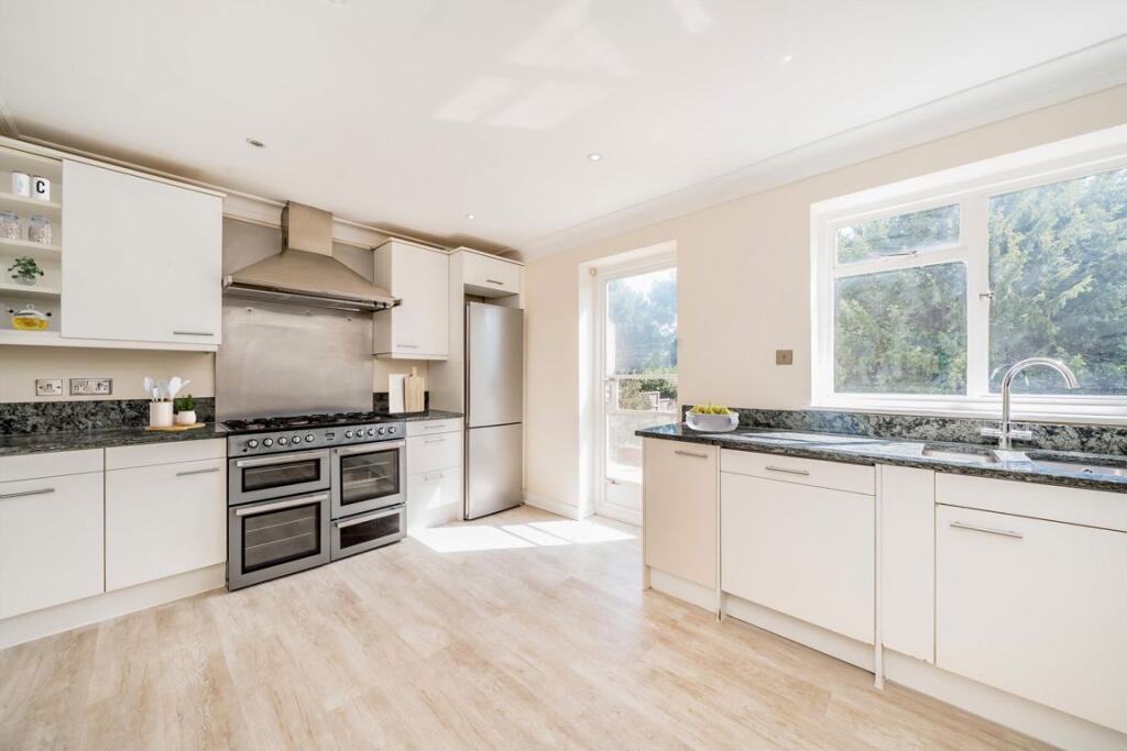 House in London - View 2