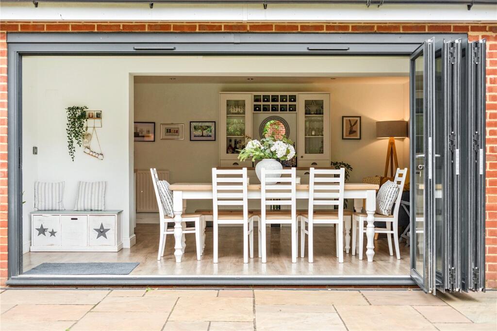 Morrish Grove, Kintbury, Hungerford, Berkshire, RG17 photo 3