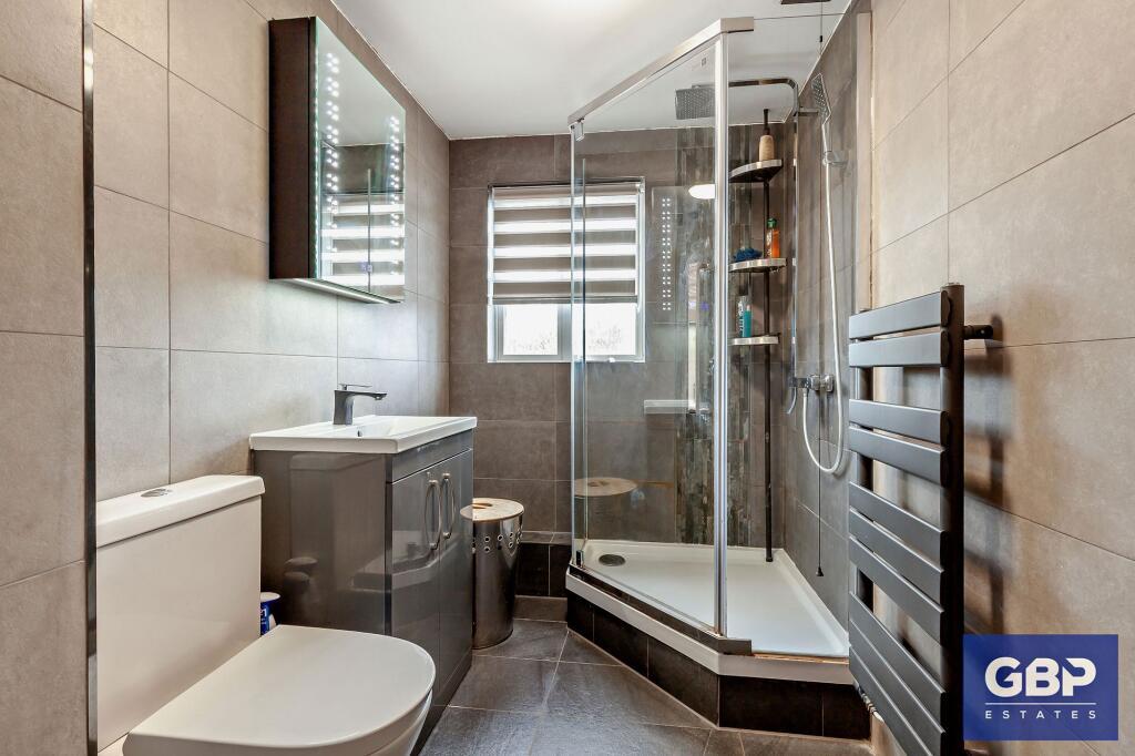 Apartment in Romford - More