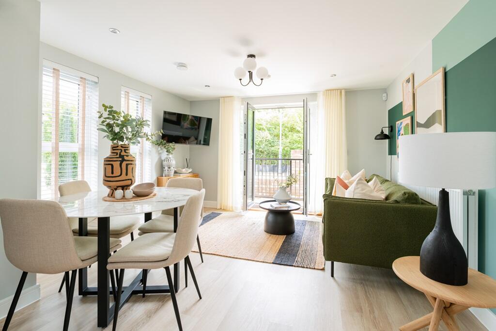 Main image of property: 2 Meacham Wy, Southend-on-Sea, 
SS3 9BX