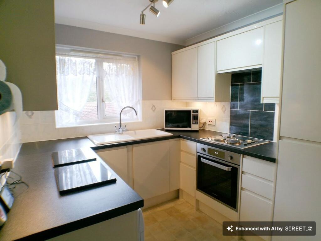 Apartment in Waverley, Farnham - View 4
