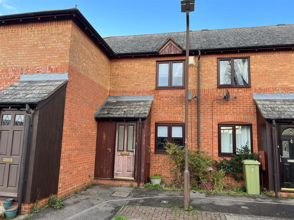 Main image of property: Woolrich Gardens, Stony Stratford, Milton Keynes, MK11 1JX