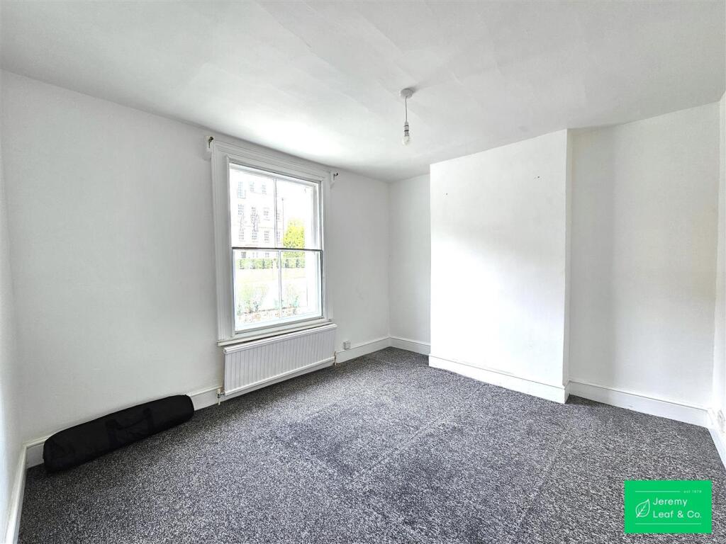 Dixey Cottages, Great North Road, LONDON photo 2