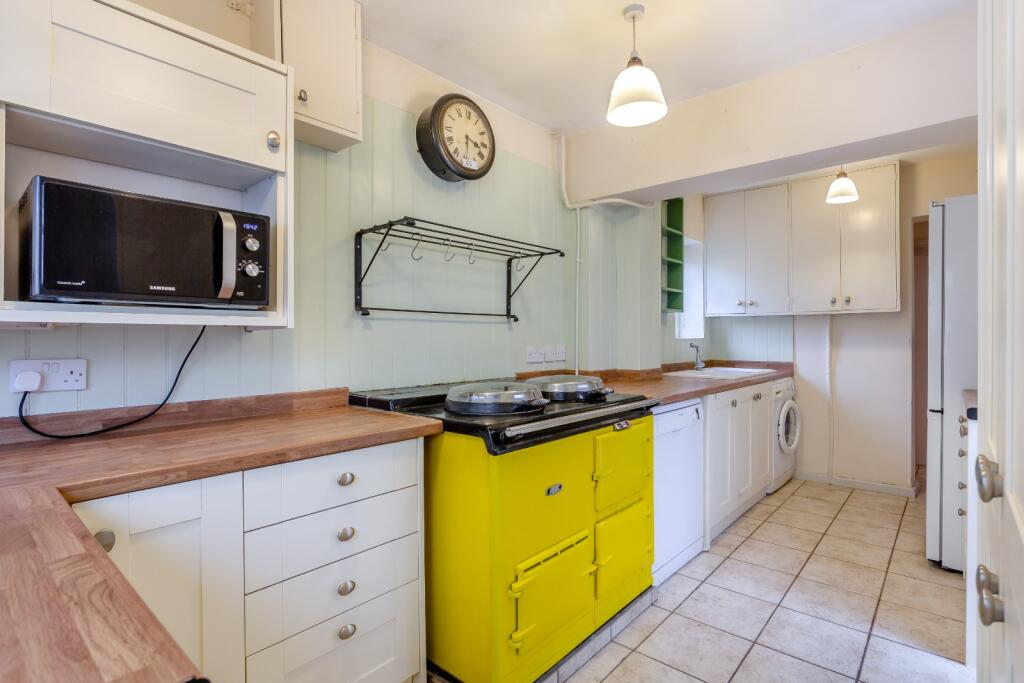 Estcote Road, Cirencester, Gloucestershire, GL7 photo 2