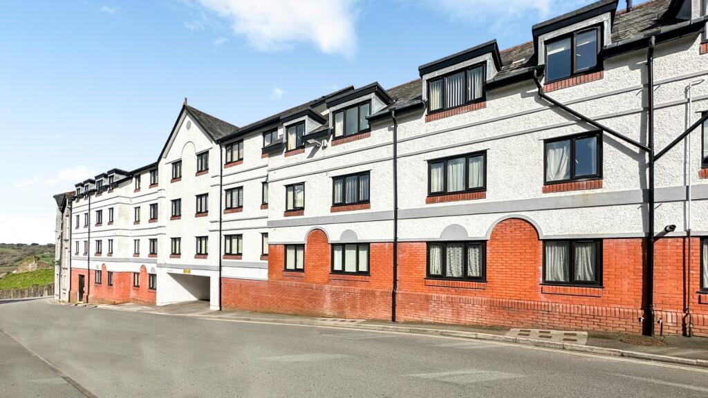 2-bed flat on Launceston, Cornwall, PL15, £75,000