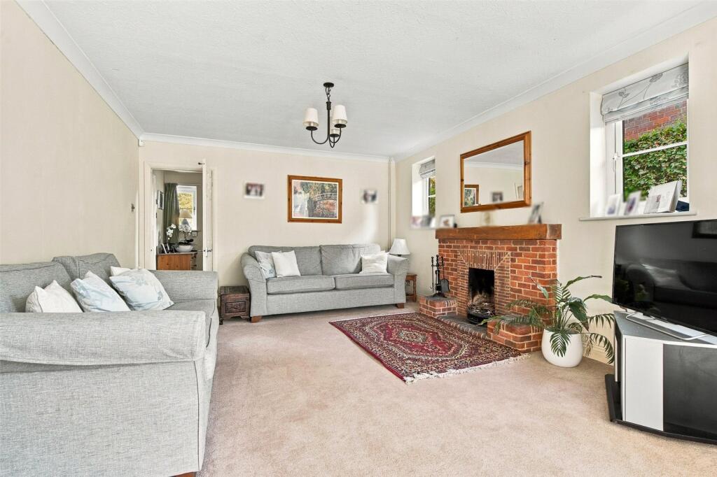 House in Hemel Hempstead - More