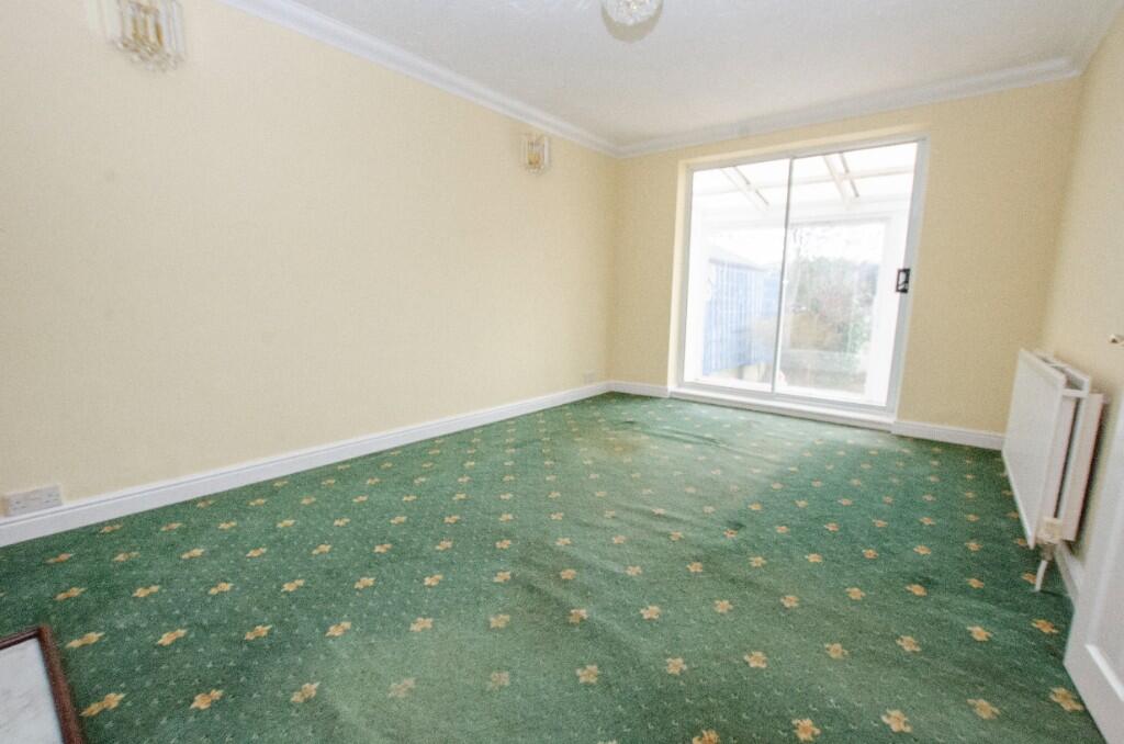 Wakefield Road, Midanbury, Hampshire, SO18 photo 4