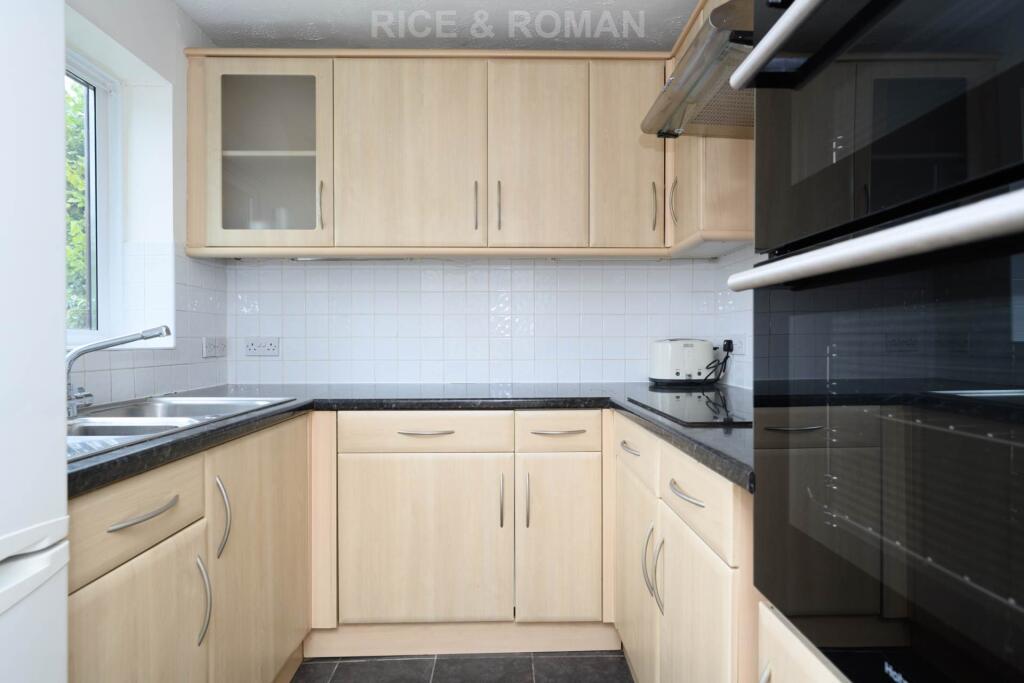 Apartment in Sutton - View 4