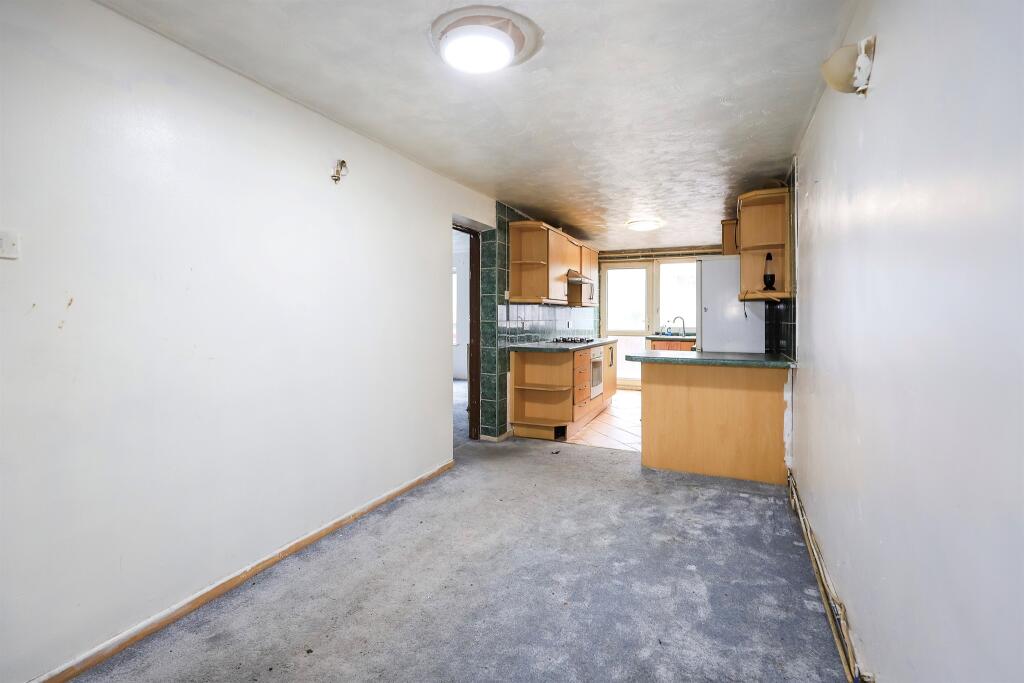 House in Wolverhampton, West Midlands - More