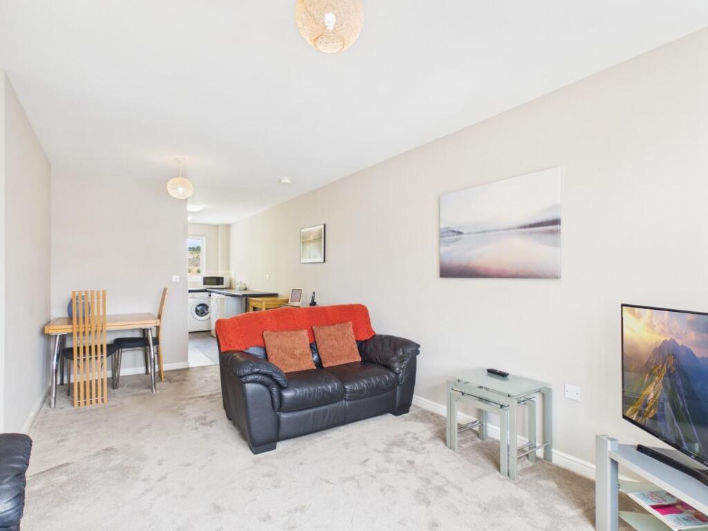 Apartment in Bradford, Bingley - View 3