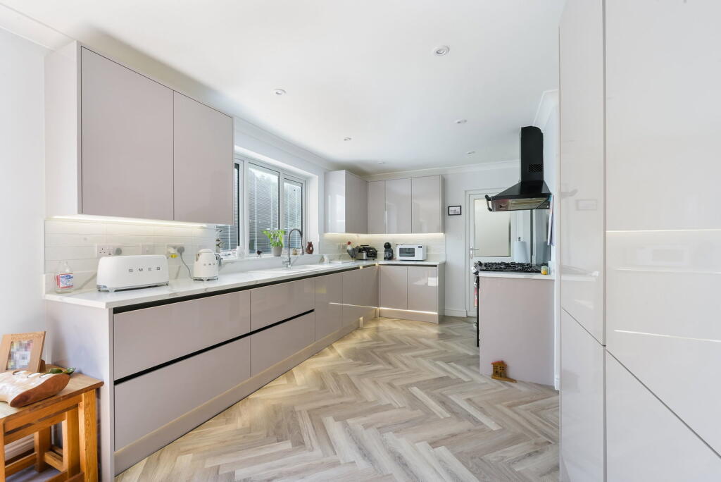 House in Redhill - View 3