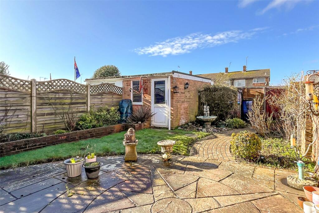 Ambersham Crescent, East Preston, Littlehampton, West Sussex photo 2