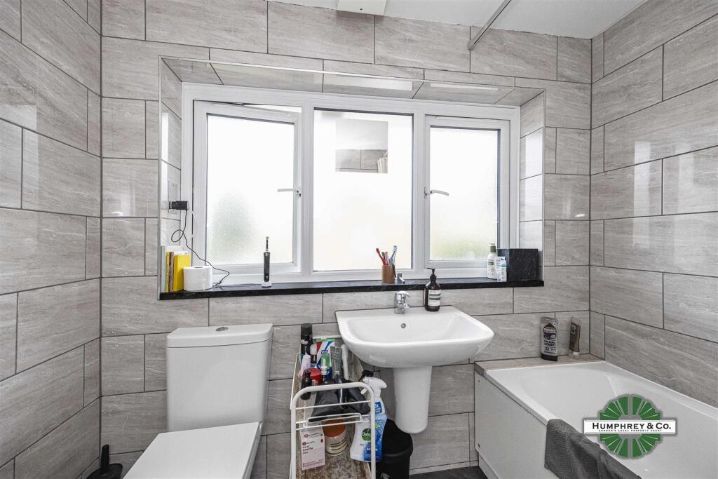 House in London, Lower Clapton, Clapton - View 2