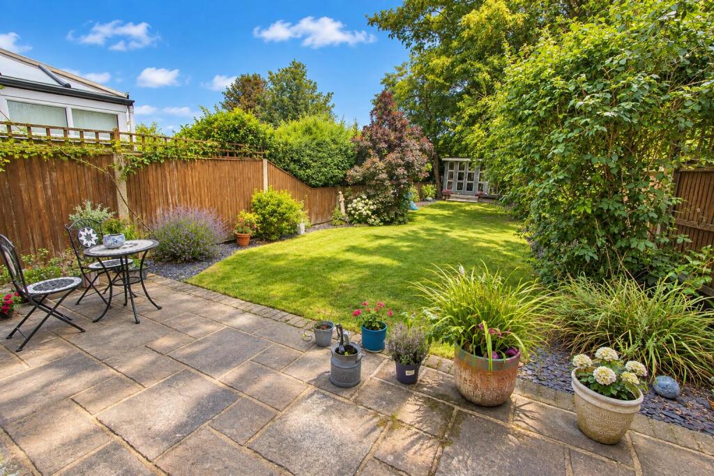 House in Sutton - View 3