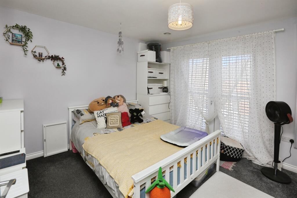 Apartment in Gosport, Rowner - More