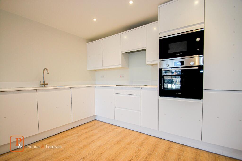 Apartment in Colchester, Hythe - View 4