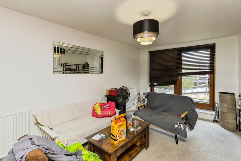 Apartment in Crawley, West Sussex - View 4