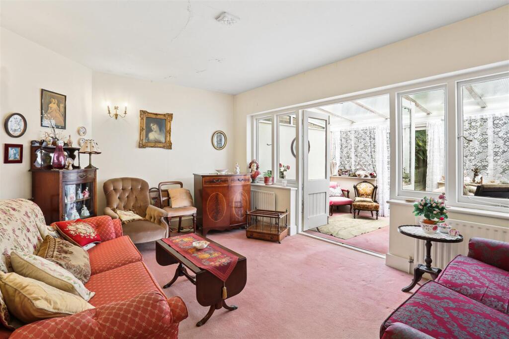 House in Sutton - View 3