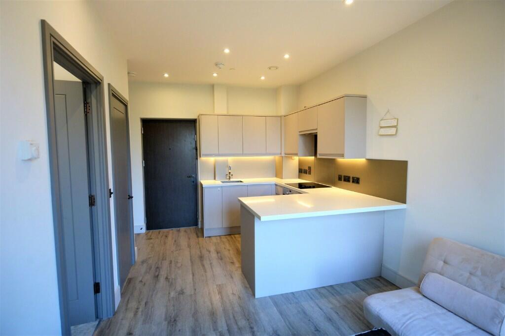 10 Wallis Court photo 3