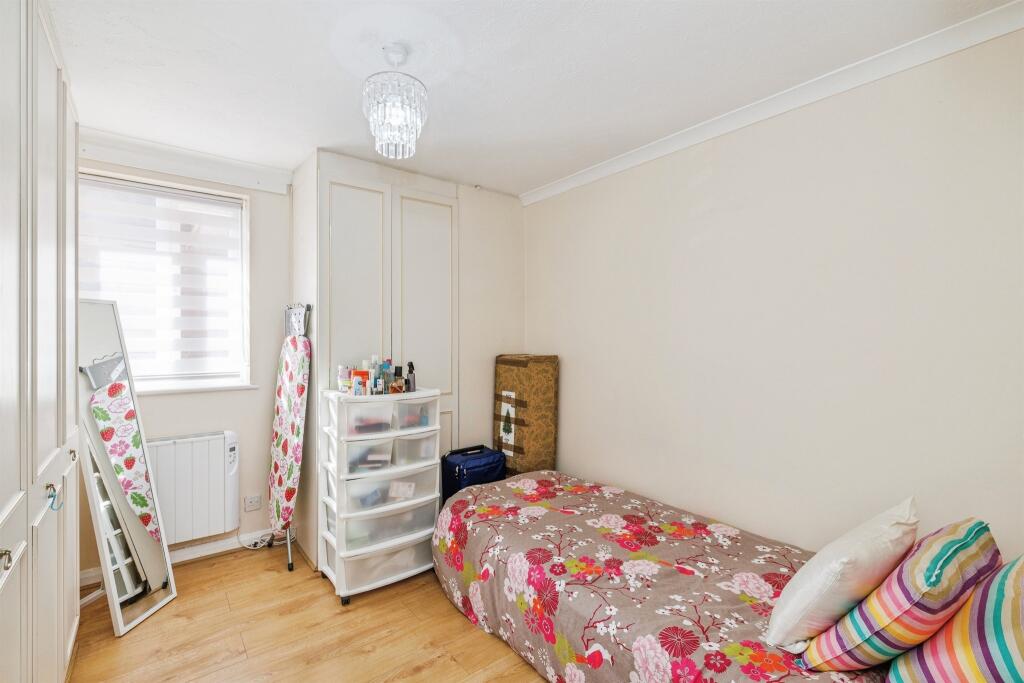 Apartment in Watford - More