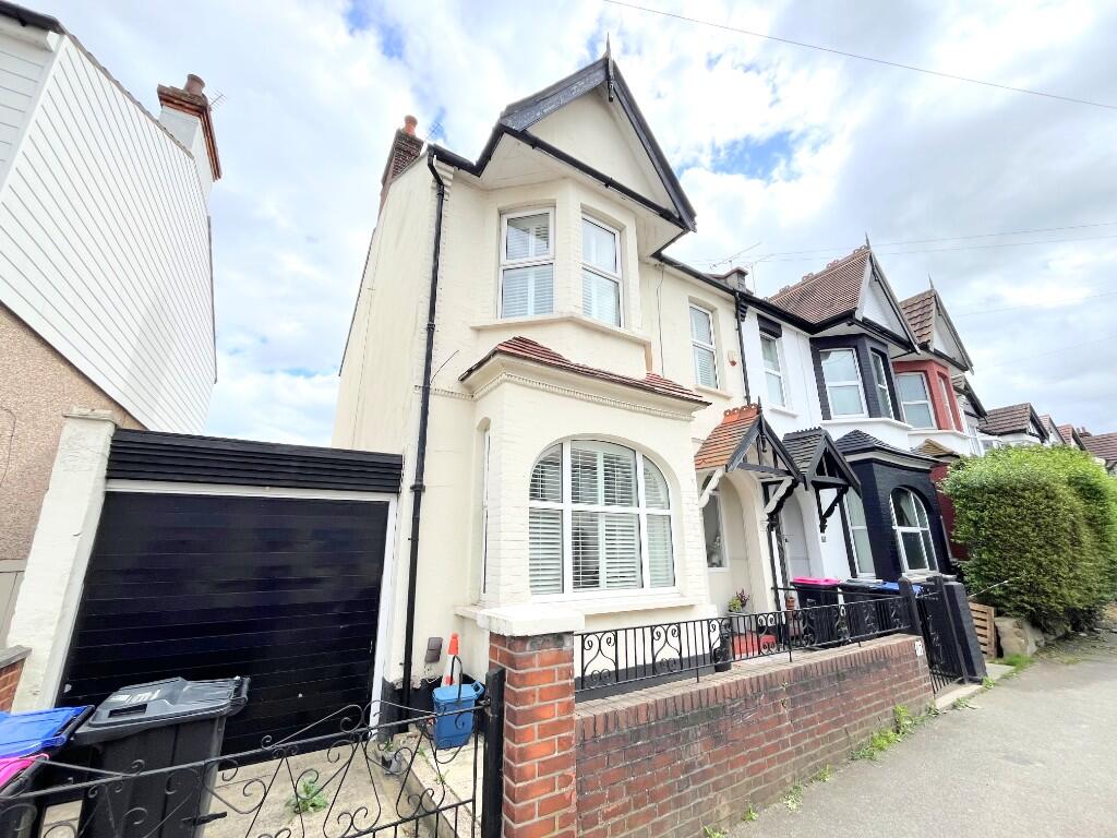 Main image of property: Southbourne Grove, Westcliff-On-Sea, Essex, SS0