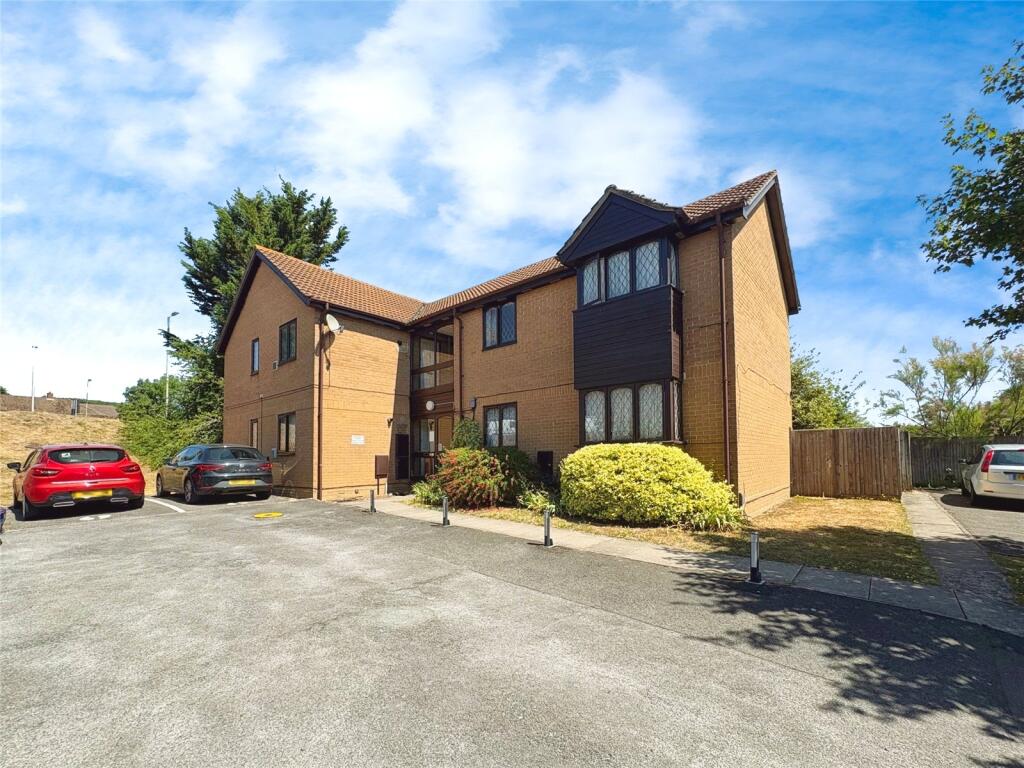 1-bed flat on Ashmere Close, Calcot, Reading, £130,000