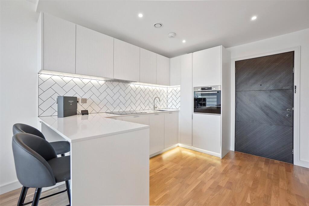 Apartment in Southall - More