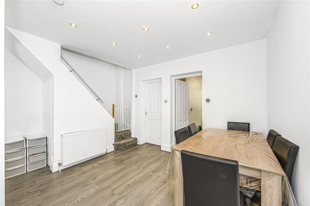 House in Dagenham - View 3