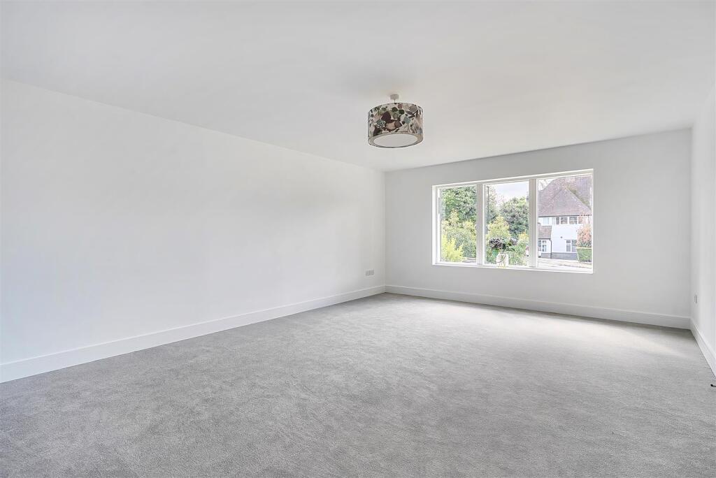 Woodplace Lane, Coulsdon photo 4