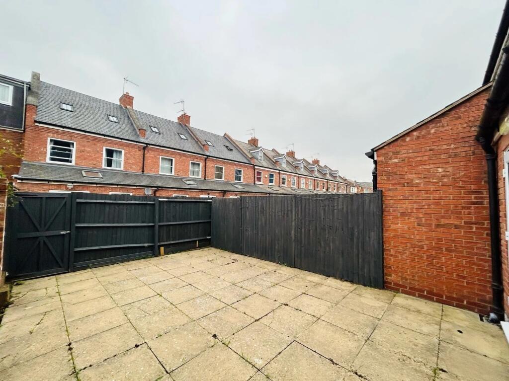 1 bedroom house share for rent
