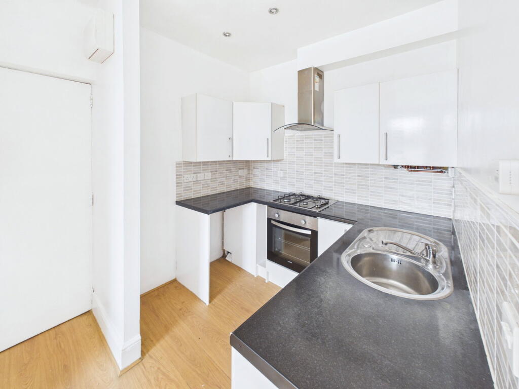 Apartment in Torquay - More