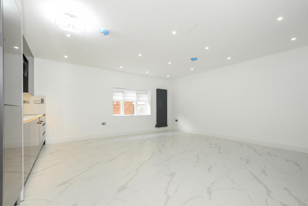 Main image of property: High Street North, Dunstable, Bedfordshire, LU6