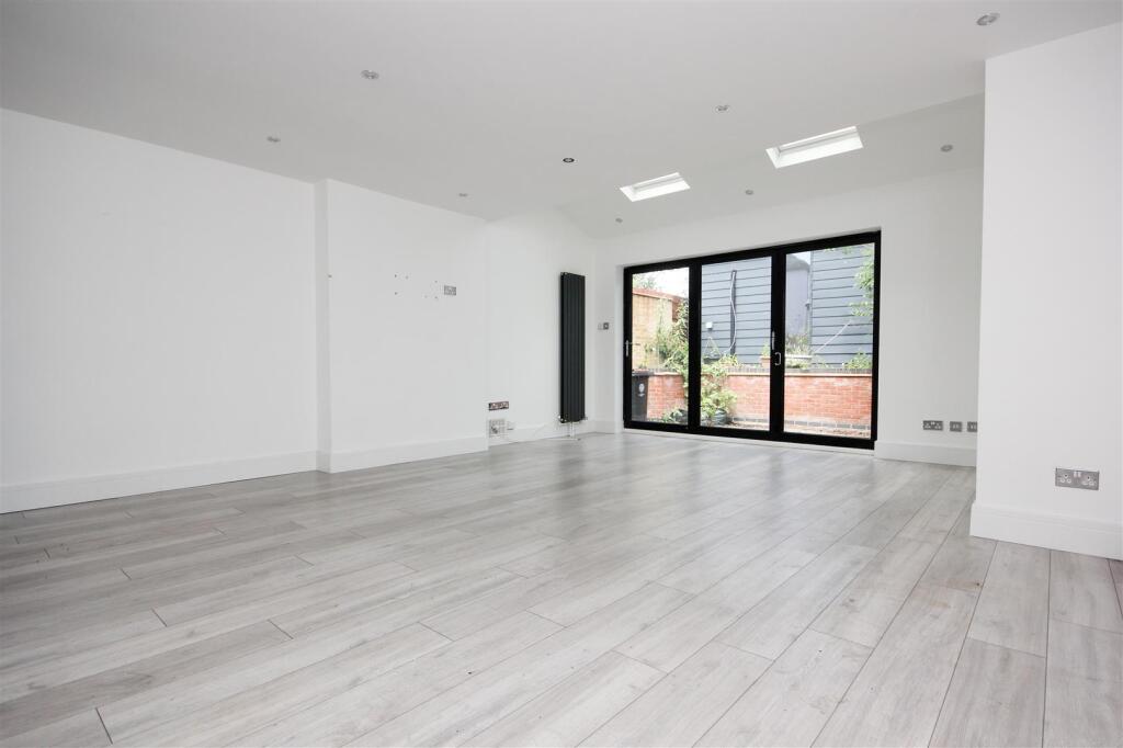 House in Rushden, North Northamptonshire - View 4