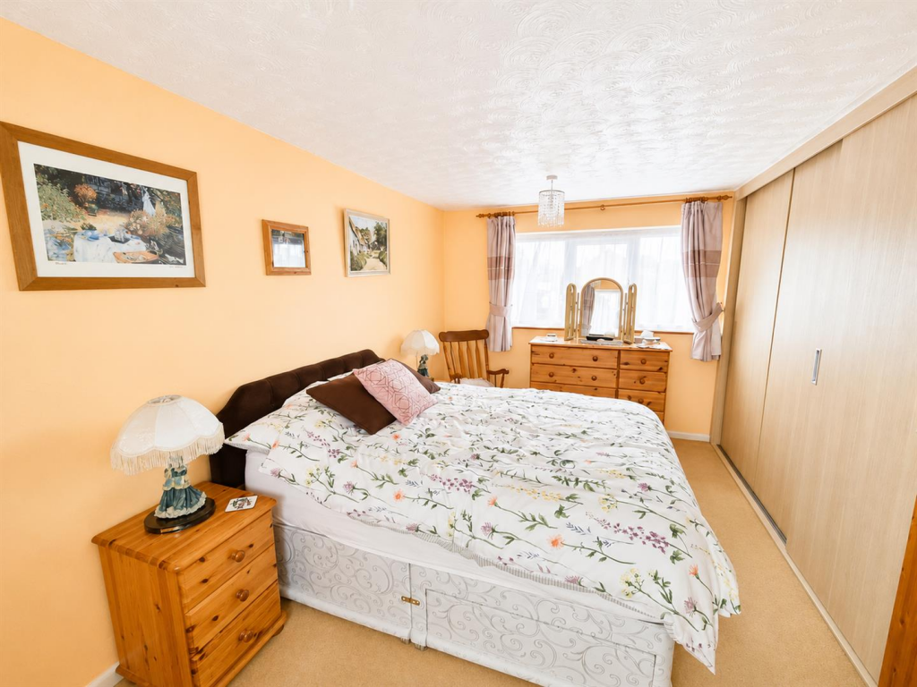 House in Gosport, Bridgemary - More