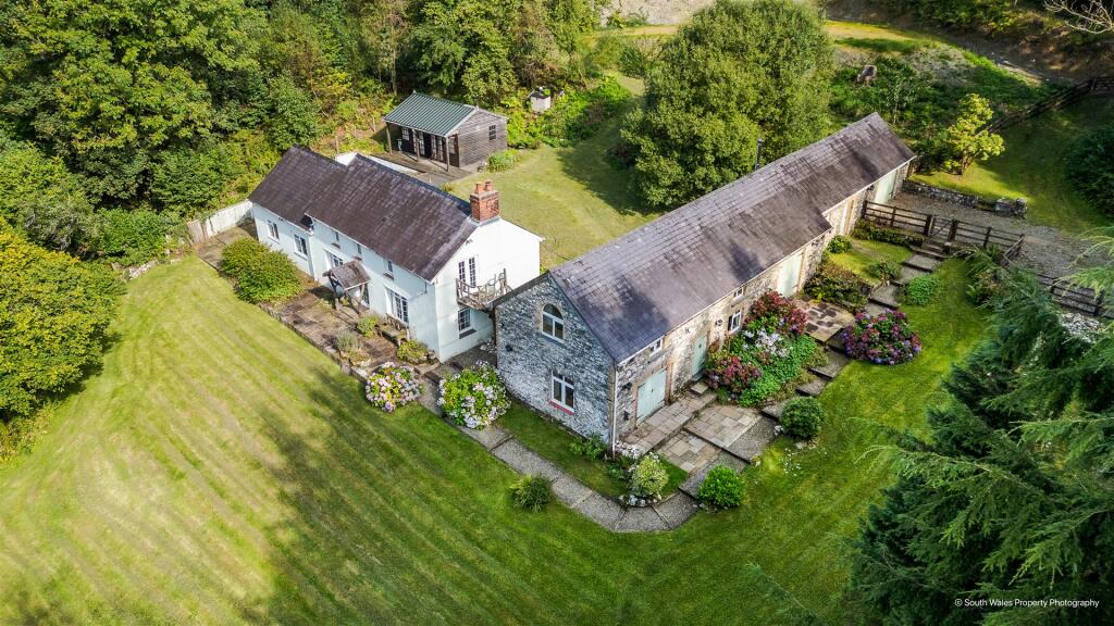 Main image of property: Llanllawddog, Carmarthen