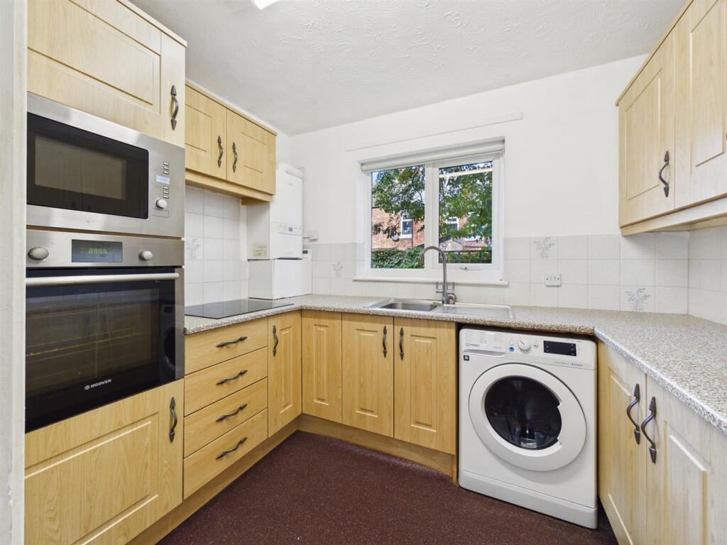 Apartment in Newcastle upon Tyne - View 5
