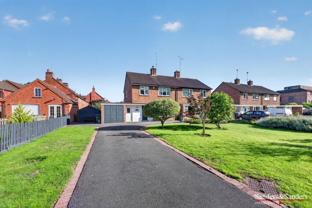 Main image of property: Moorfield Road, Alcester, B49