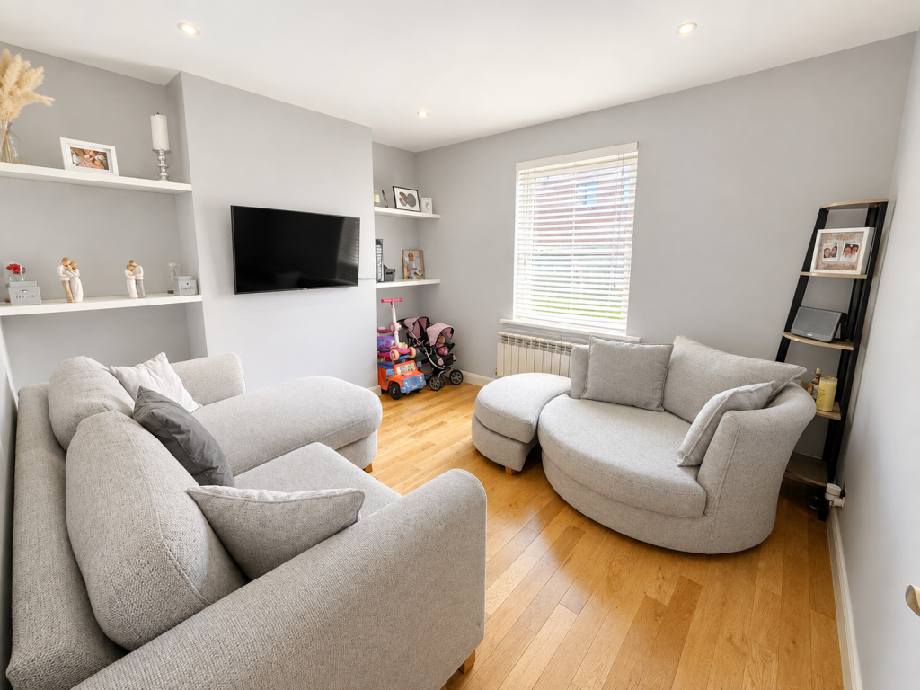 House in Southampton - More