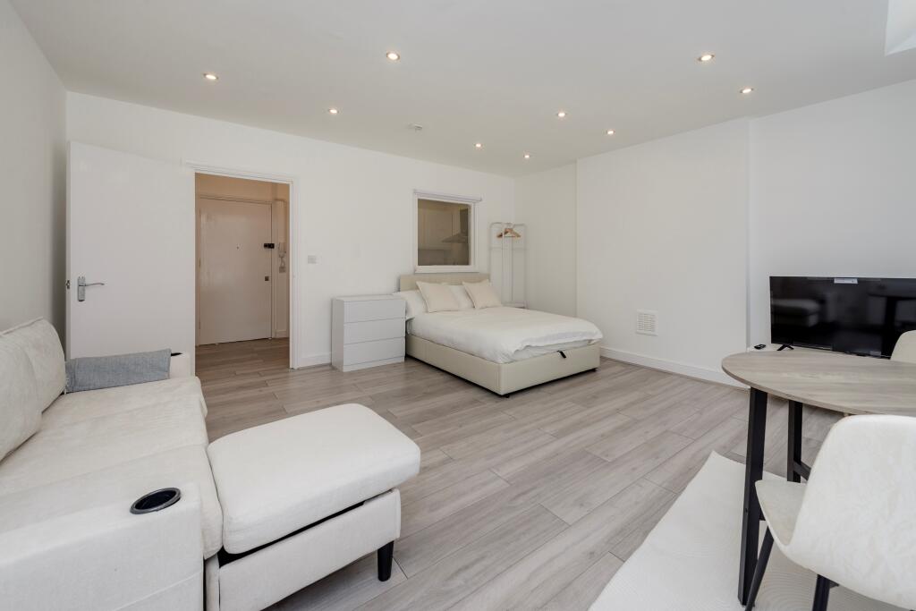 Studio flat for rent