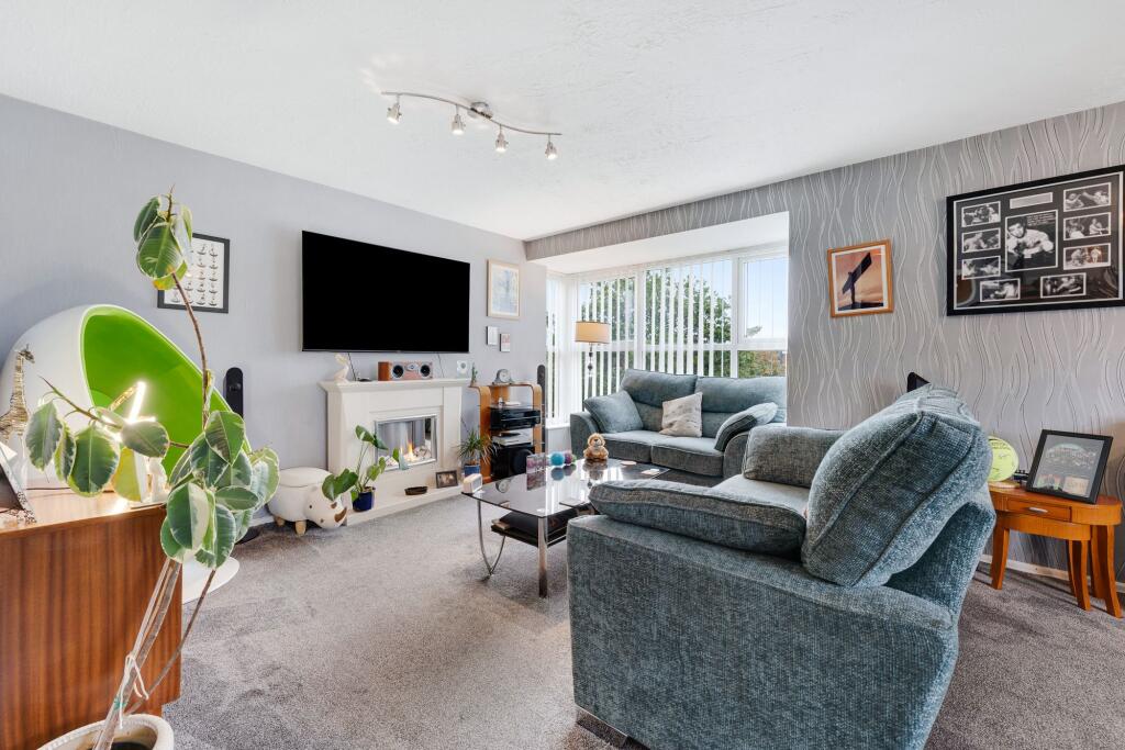 Dairyground Road, Bramhall, SK7 photo 3