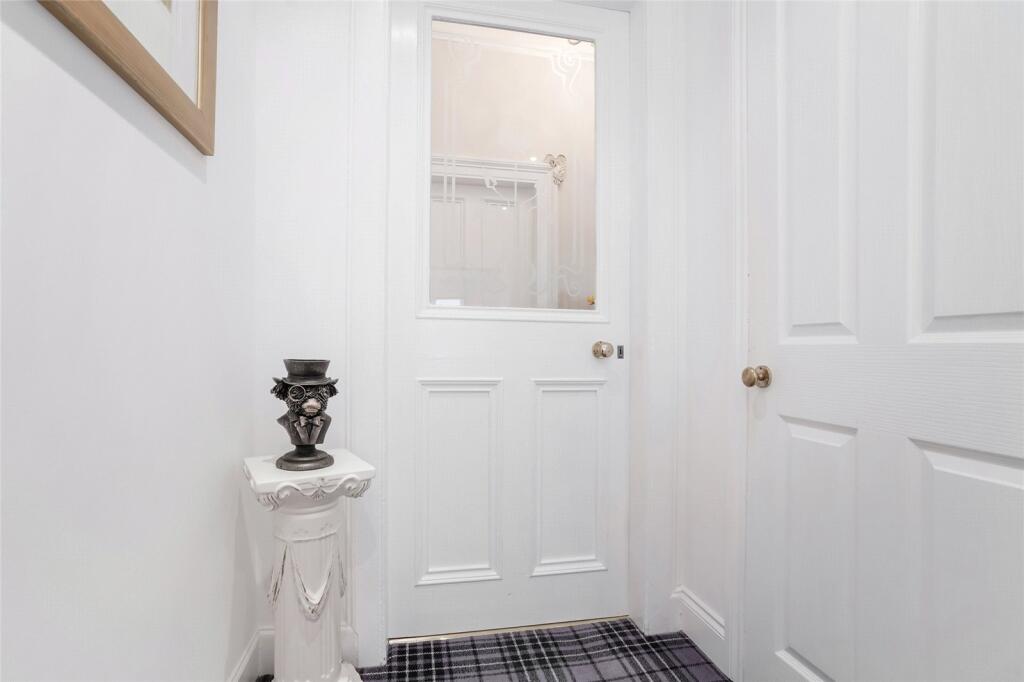 Apartment in Falkirk, Stirling - View 3