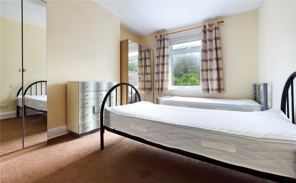 Apartment in Reading - View 5