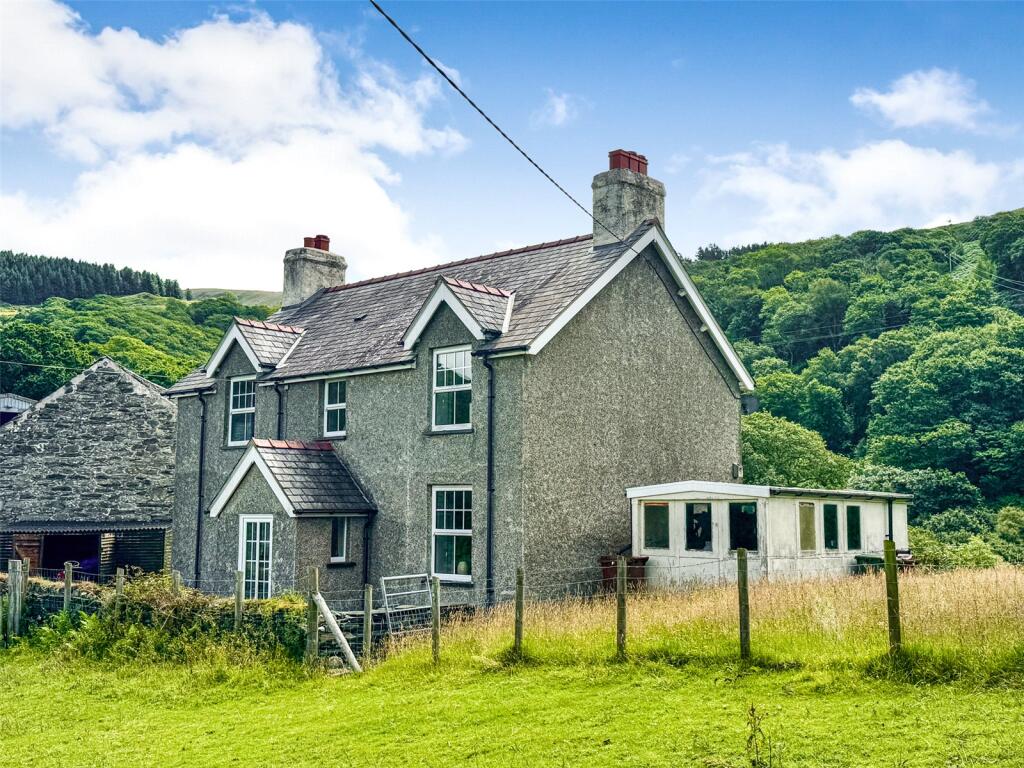 4-bed detached on Friog, Fairbourne, Gwynedd, LL38, £450,000