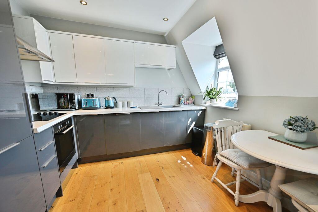 Apartment in Cotswold, Love Lane Industrial Estate, Cirencester - View 2