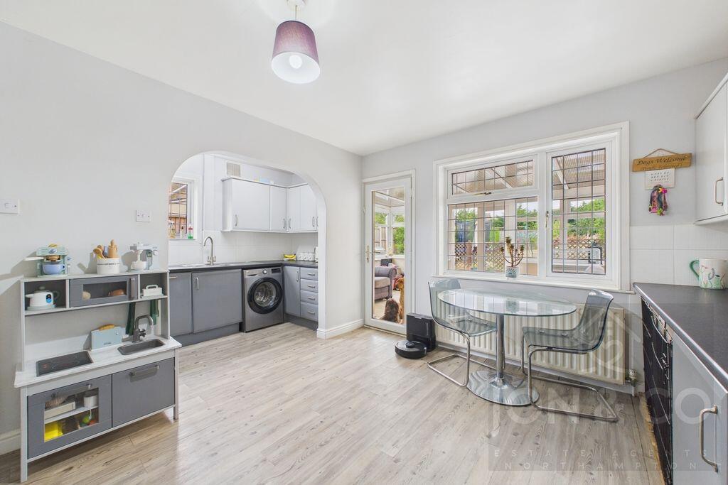 Northampton Lane North | Moulton | NN3 photo 4