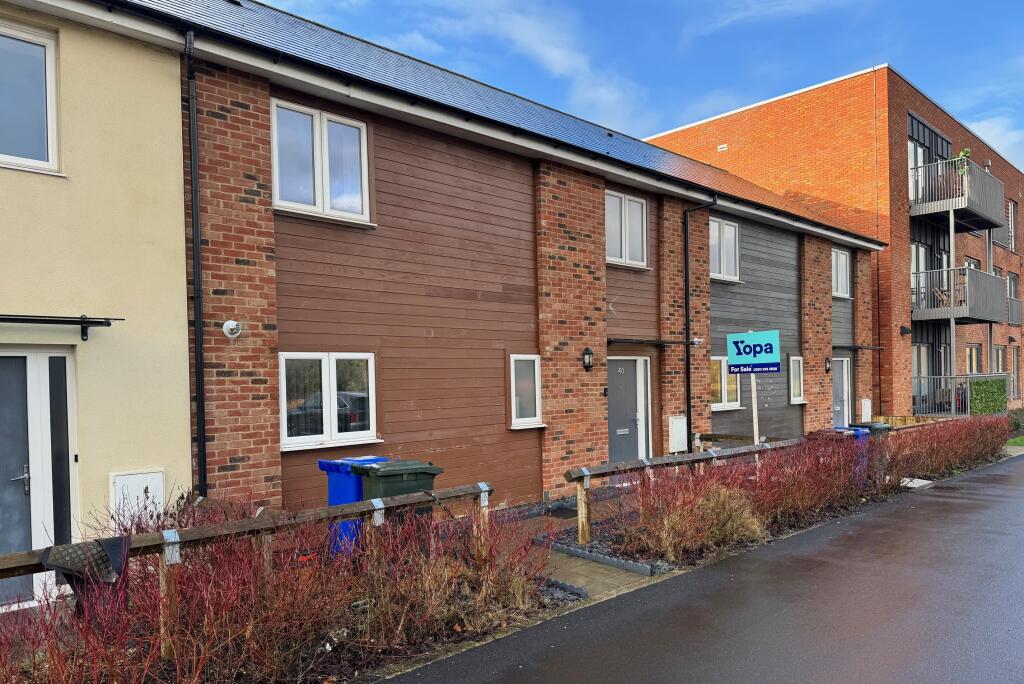 4-bed detached on Roberts Drive, Bicester, OX25, £158,000