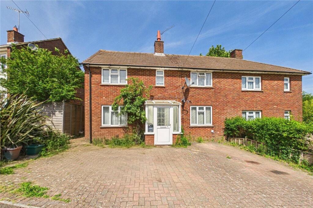 3-bed semi-detached on Kipling Walk, Basingstoke, Hampshire, RG22, £325,000