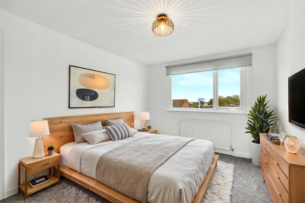 House in Gedling, Woodthorpe - More